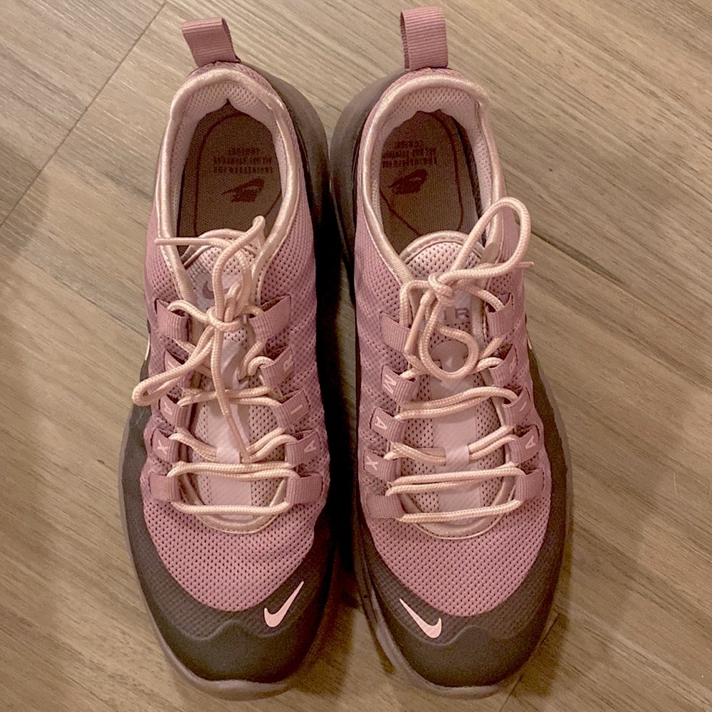 Nike Air Max Sneakers Women’s Size 8